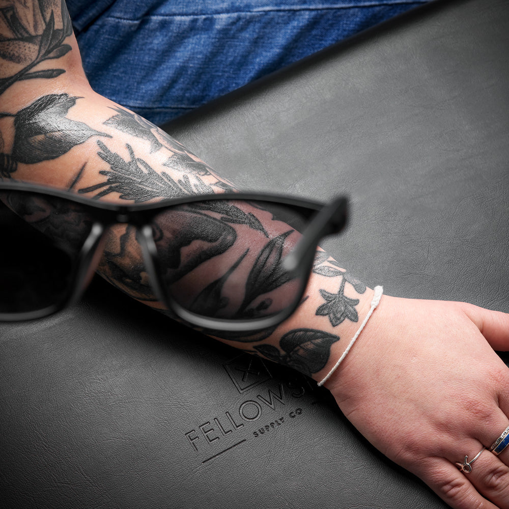 Fellowship Polarized LED Tattoo Work Light + Polarized Glasses + Tripod Kit