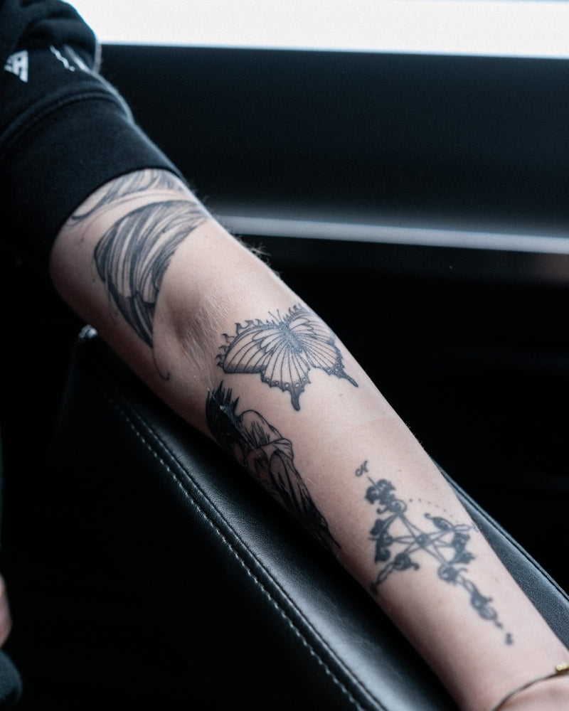 30 James Bond Tattoo Designs für Männer – 007 Tinte Ideen - Mann Stil |  Tattoo | Tattoo designs men, Nerdy tattoos, James bond
