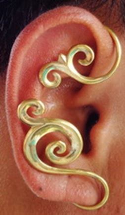 Polished Brass Spiral Filigree Ear Wrap – Detail
