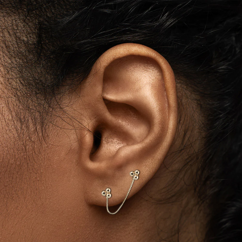 Chain connection on stacked lobe piercings