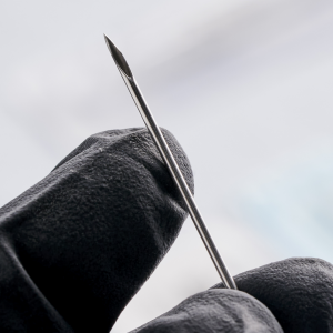 Close-up of the tip of a tri-beveled piercing needle